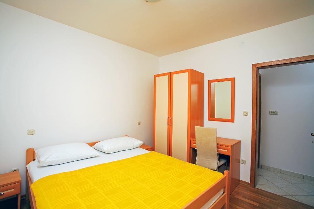 Aparthotel Marina Gromela Mirce Pokoj fotografie