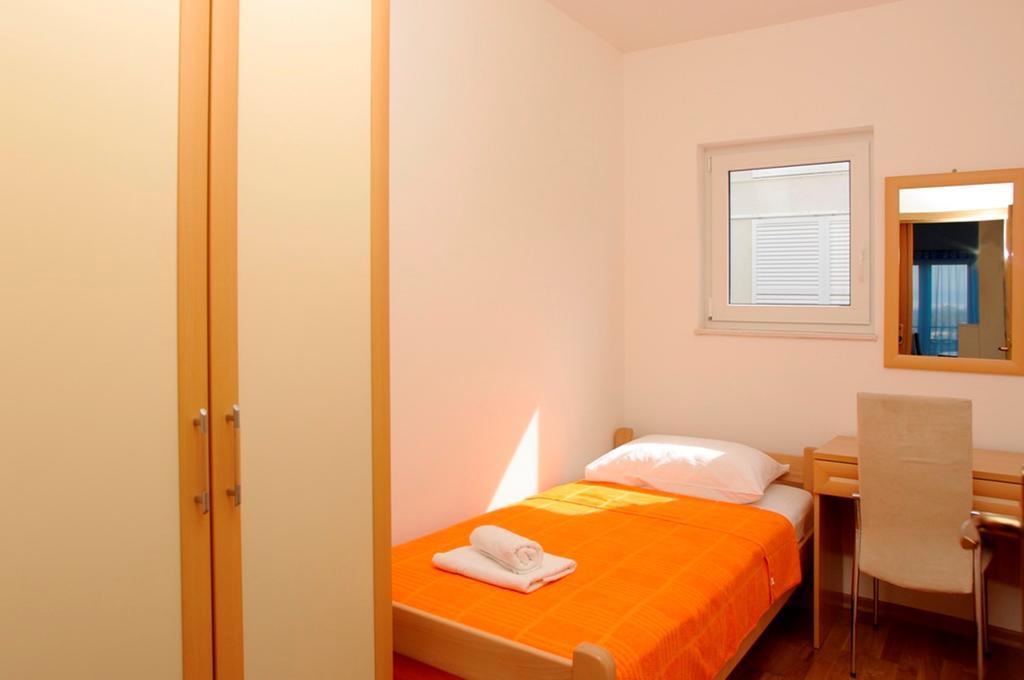 Aparthotel Marina Gromela Mirce Pokoj fotografie