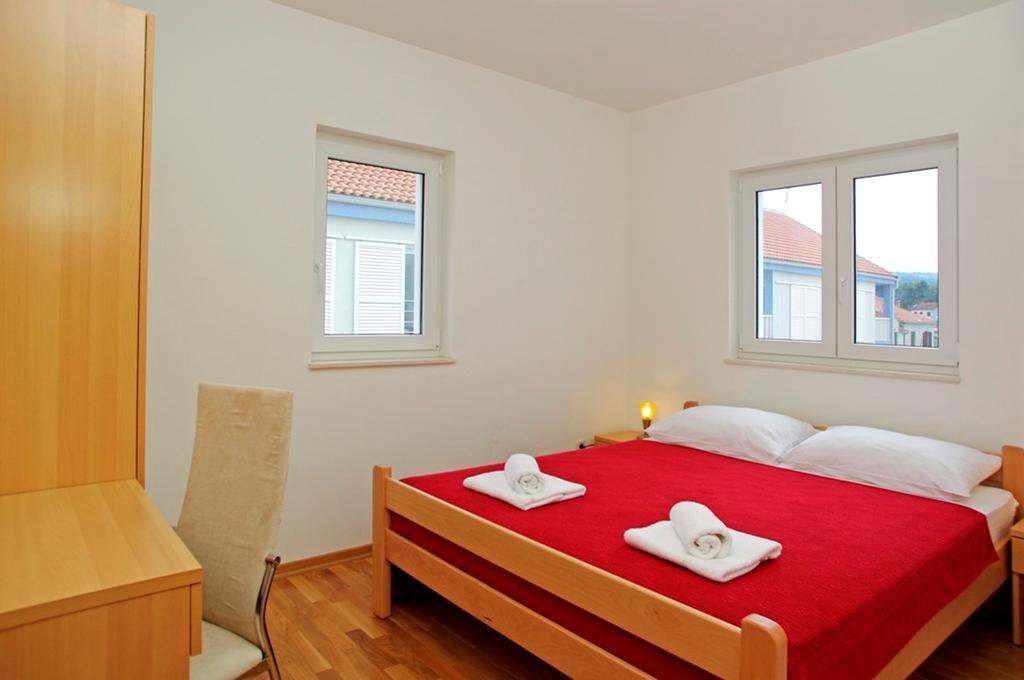 Aparthotel Marina Gromela Mirce Pokoj fotografie